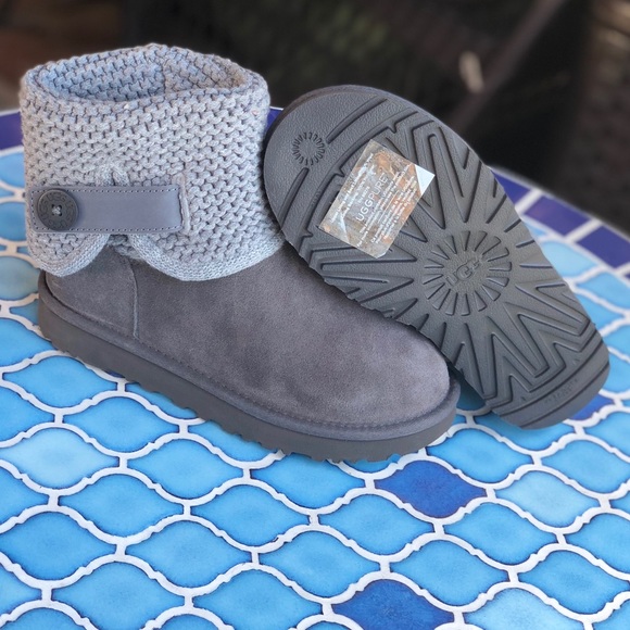 Ugg Knit Boots - Picture 3 of 8